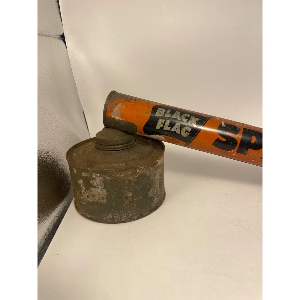 Vintage 1940's Black Flag Tin Bug Pump Sprayer‎ Metal Canister & Wooden Handle